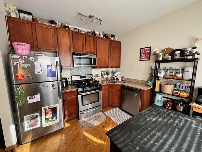 Kitchen - Greenleaf-Paulina Apartments