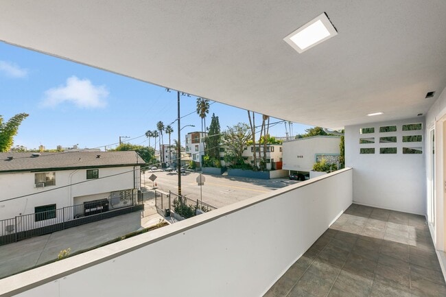 Photo - 954 San Vicente Blvd