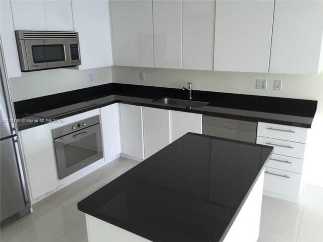 Photo - 92 SW 3rd St Unidad 3311