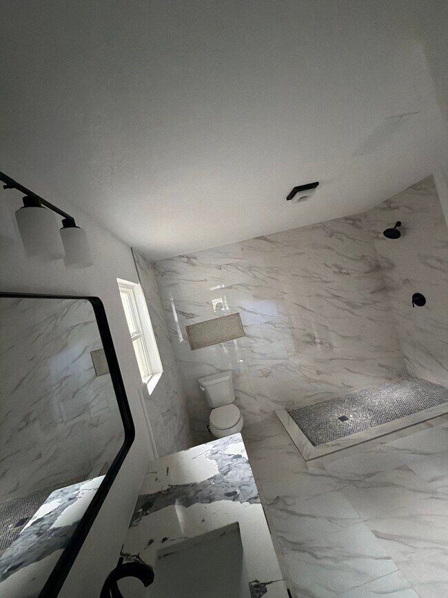 Photo - 550 Glen Oaks Blvd