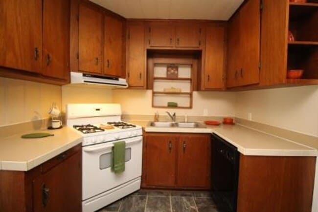 Photo - FOUR bedroom in Prime Location!