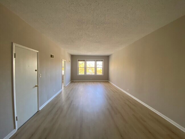 Photo - 4530 N Lincoln Ave Unit 2