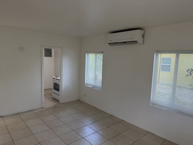 1444 NW 4th St