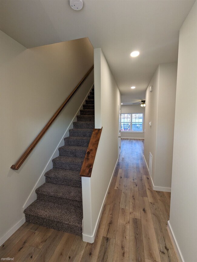 Photo - 3 br, 2.5 bath House - 137 South Bluff Avenue