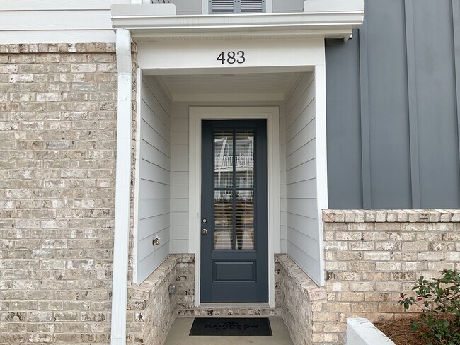 Photo - 483 Crown Dr