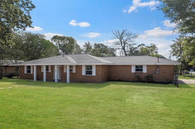 Building Photo - 209 Moss Hill Ln