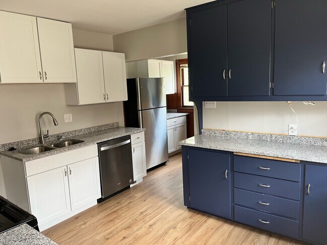 2332 N 63rd St Unidad Upper Unit