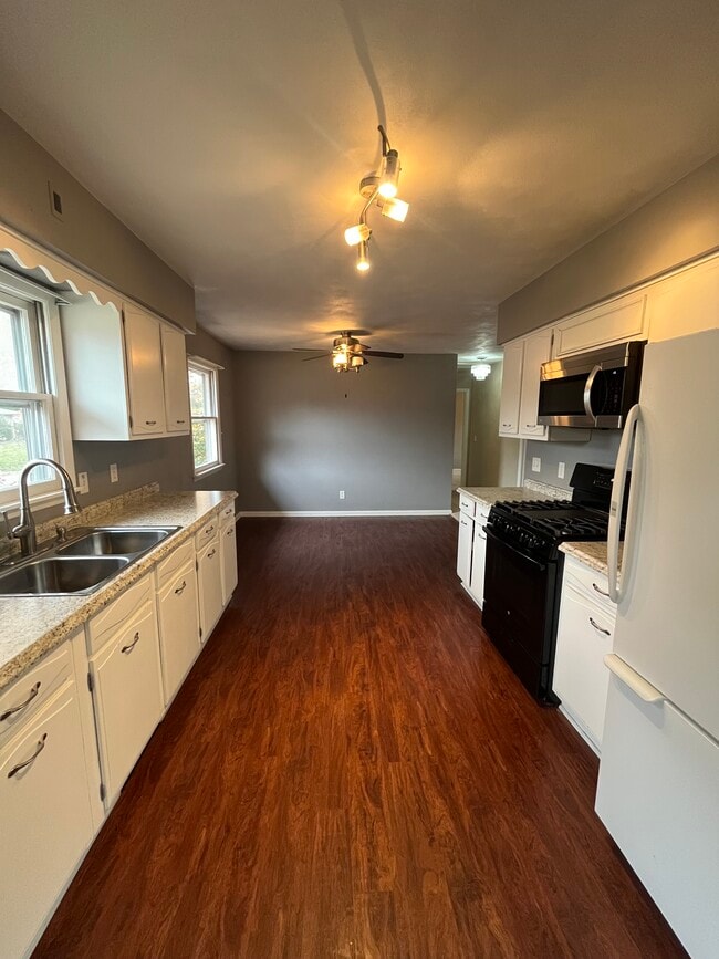 Photo - 1010 6th Ave