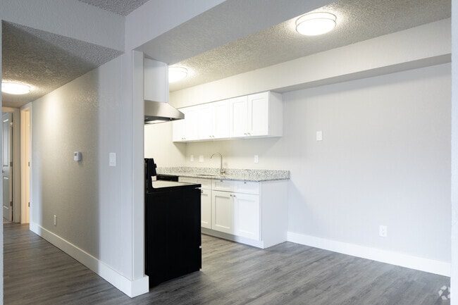 1BR, 1BA - 762SF