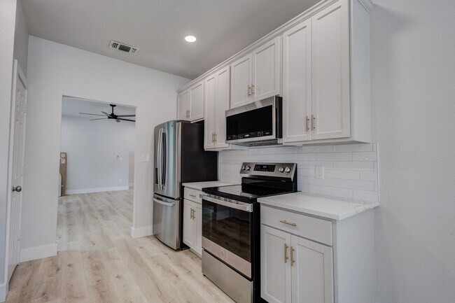 Photo - 3948 Overlake Dr