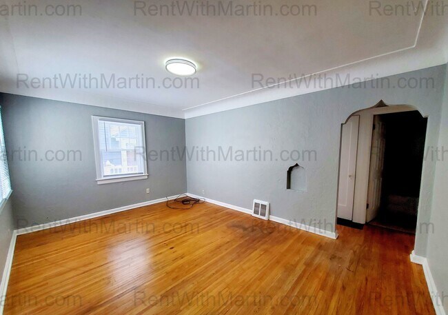 Photo - FOR RENT- 657 Dawson- Pets ok with conditions- Recent Remodel!