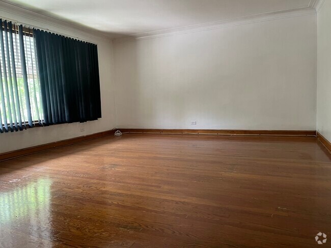 Building Photo - 7159 S Sacramento Ave Rental