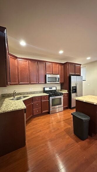 5523 N Sawyer Ave Unit G