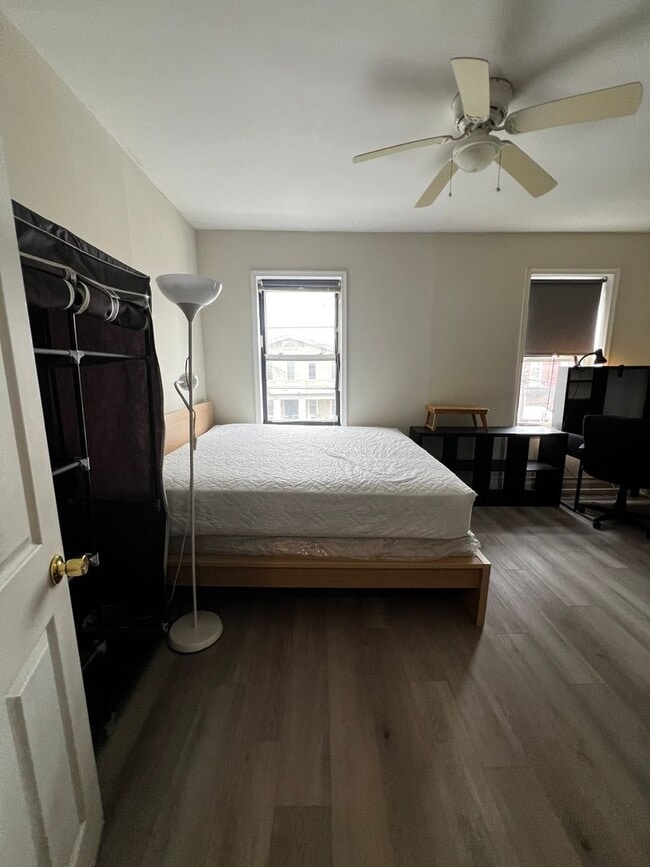 Building Photo - 425 N Preston St Unit 2F
