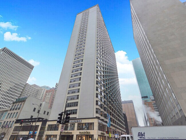 Building Photo - 535 N Michigan Ave Unit 1705 Rental