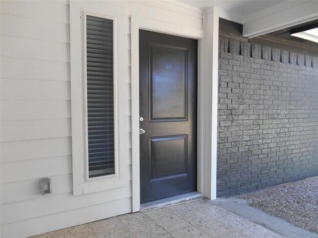 Building Photo - 1547 Greenfield Rd