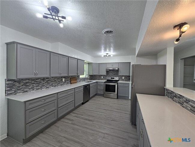 Photo - 610 W Washington Ave