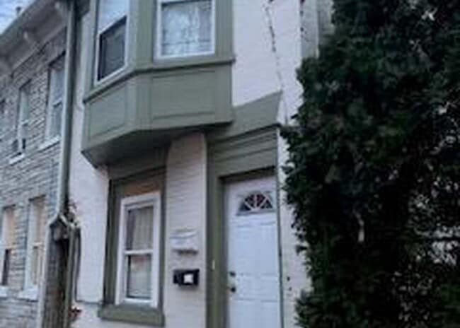Building Photo - 906 Franklin St Unit 2 Rental
