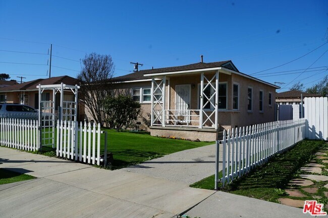 Building Photo - 5037 W 126th St Rental