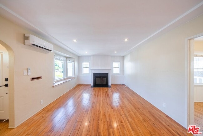 Photo - 2551 S Bentley Ave