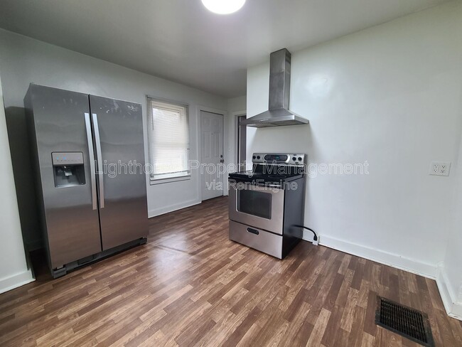 Photo - 1387 Hurd Ave