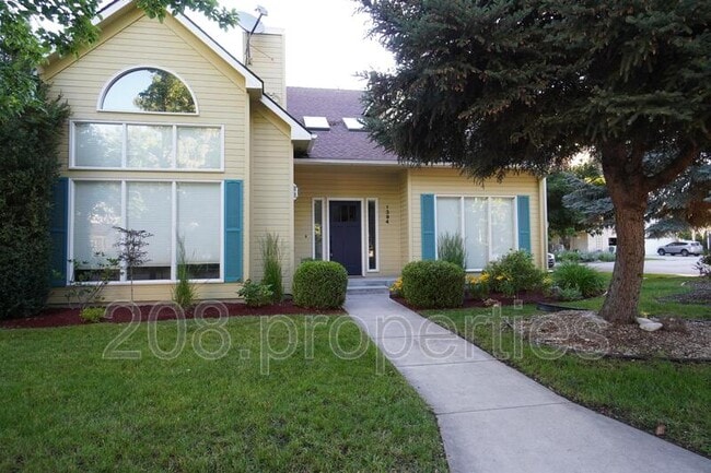 Photo - 1394 E Holly St