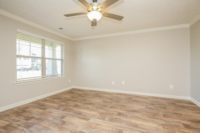 Photo - 1357 Busiris Dr