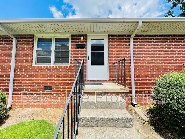 Photo - 215 McIver St