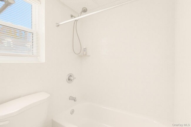 Photo - 174 Mills Pond Rd Unit B