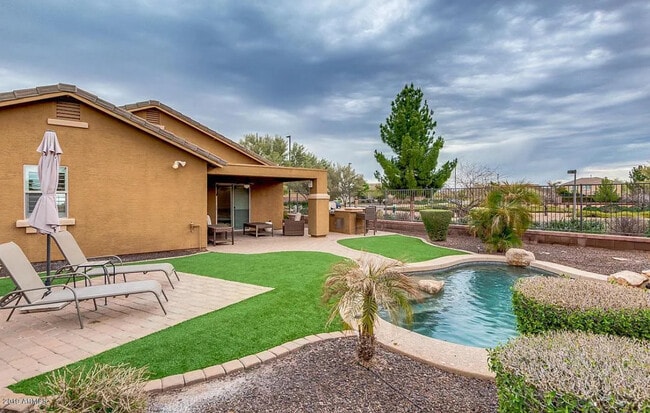 Building Photo - 2879 E Anika Dr Rental