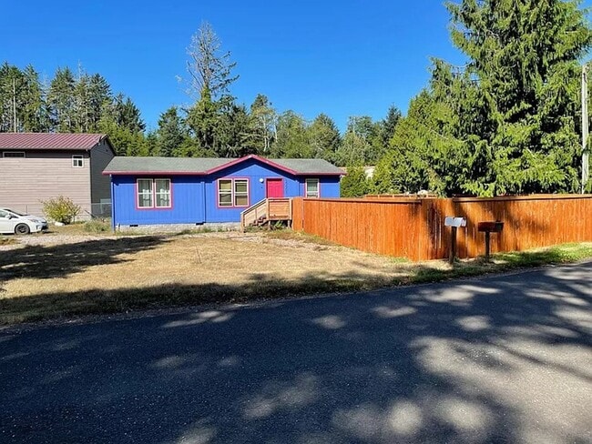 Building Photo - For Rent | Spacious 2 Bedroom + Den Home in Ocean Park