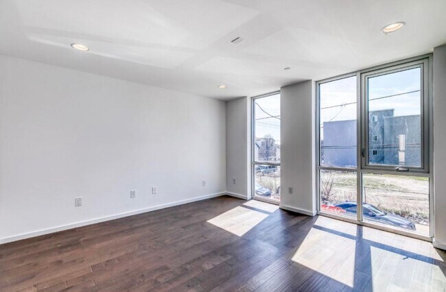 Photo - 641 W Oxford St Unit 2