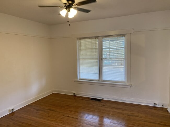 Photo - 1653 Chislett St