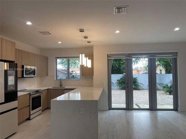 Building Photo - 3155 NW 103rd St Unit 3155 Rental