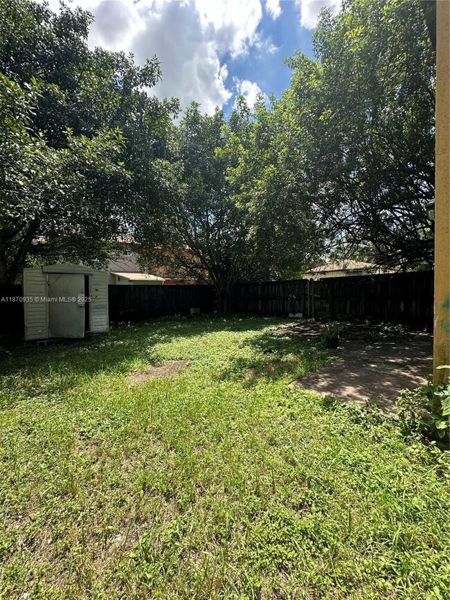 Photo - 855 SW 6th Ct