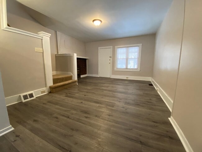 Photo - Charming Three Bedroom Townhouse in Squirrel Hill! Back Yard & Covered Front Porch! Call Today!