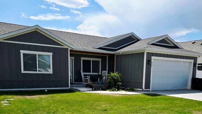 Photo - Spacious 4 Bedroom, 2 Bath Home in South Hill Subdivision – Burley, ID