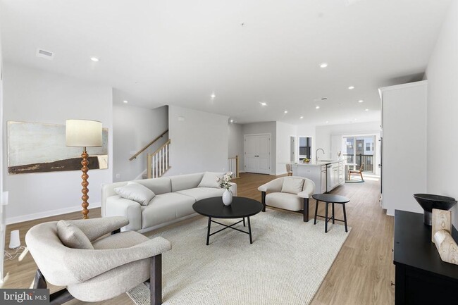 Photo - 2490 Connector Aly