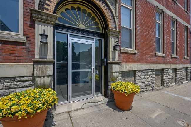 Building Photo - 1506 William Howard Taft Rd Unit 4