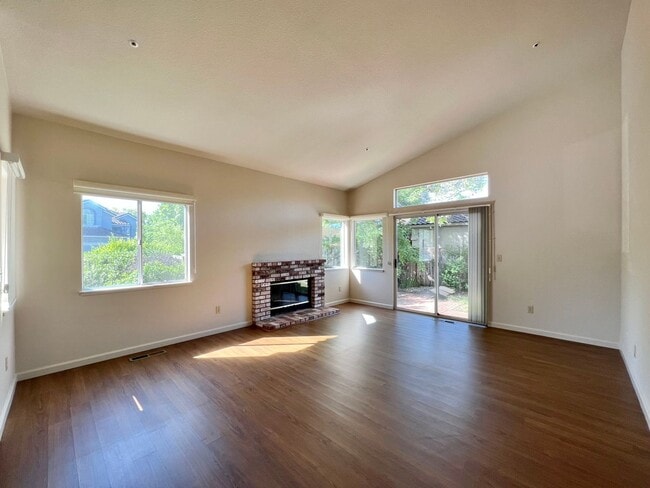 Photo - 3 Bedroom, 2 Bathroom Popular North Napa Rancho Las Flores Area
