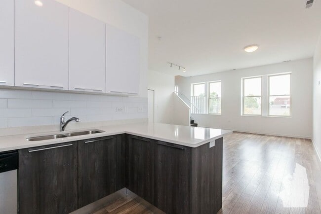 Photo - 2700 W North Ave