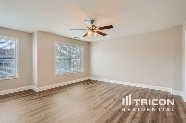 Photo - 642 Lynnfield Dr SE