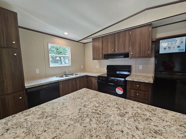 Photo - 1135 Hendricks Lake Rd