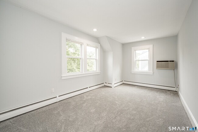 Photo - 300 Hubbard Ave