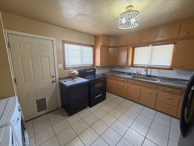 Photo - 1031 Spring St