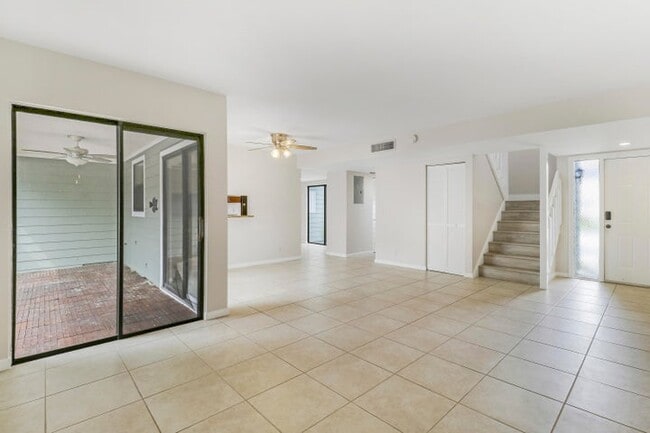 Photo - 202 Lakewood Dr