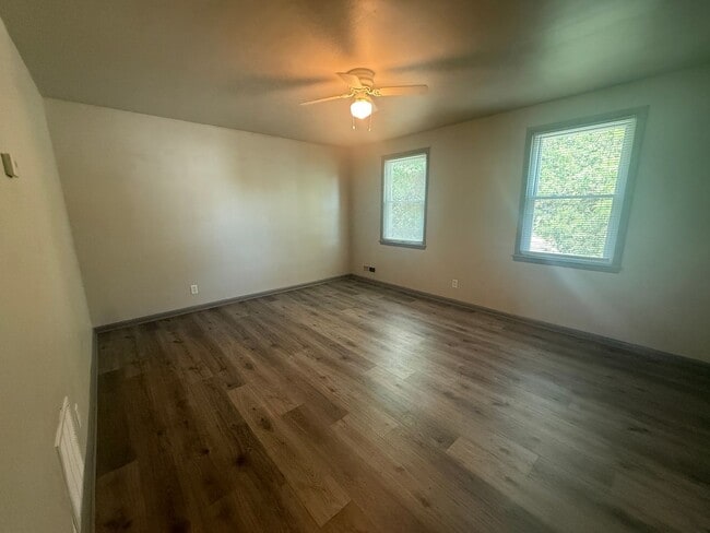 Building Photo - 3405 Frankford Ave Unit 2