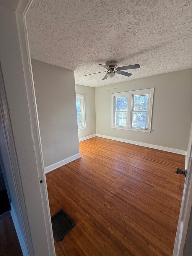 Photo - 533 Fairwood Ave