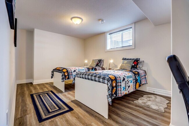 Building Photo - 343 Mary Rose Ave