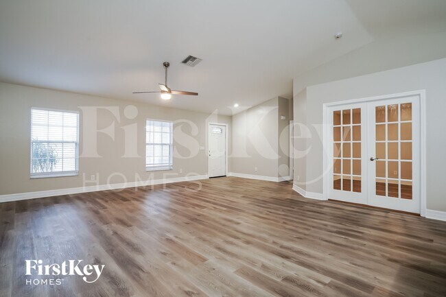 Photo - 629 NE Juanita Ct